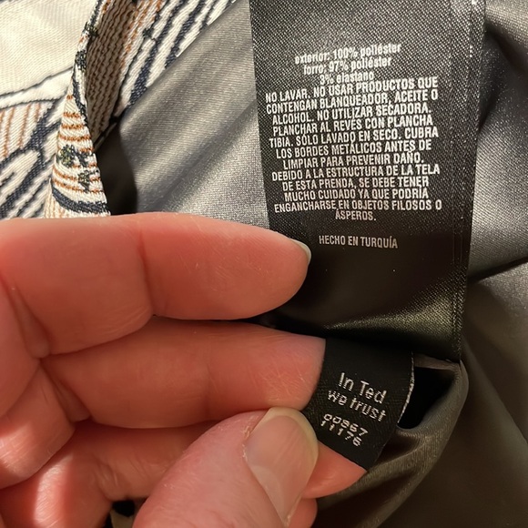 Ted Baker London Skirt. Black & white. Size 6 - Picture 7 of 12